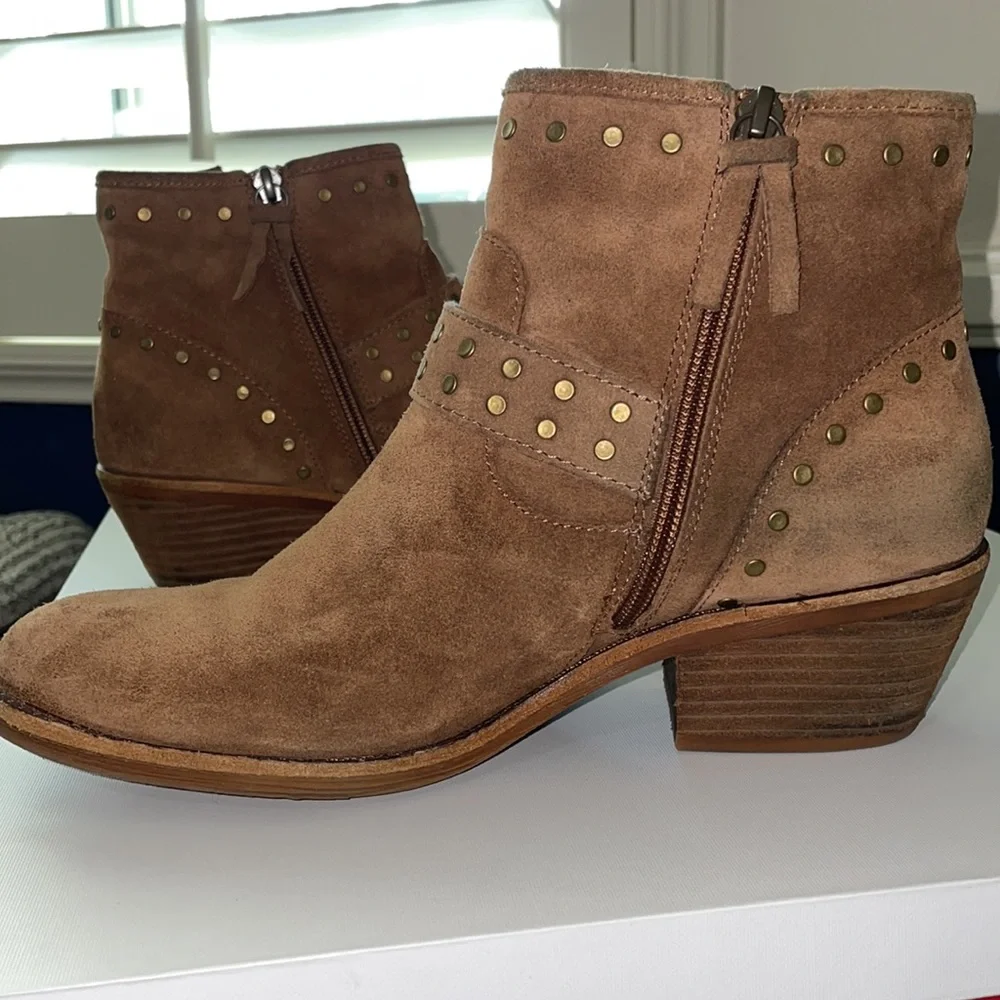 Sofft Cognac Suede Leather Ankle Booties Sz. 8 - Picture 7 of 10